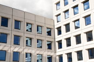Mehr über den Artikel erfahren Fenster mit Zweifach- oder Dreifachverglasung kaufen?